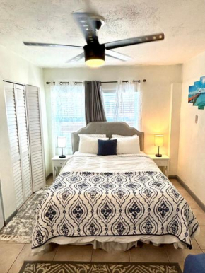 (B) Casa Azul. Minutes from the Beach & Mall